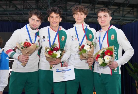 Rubin Mattia bronzérmet 🥉 nyert a magyar junior férfi tőr válogatottal Rubin Mattia bronzérmet 🥉 nyert a magyar junior férfi tőr válogatottal